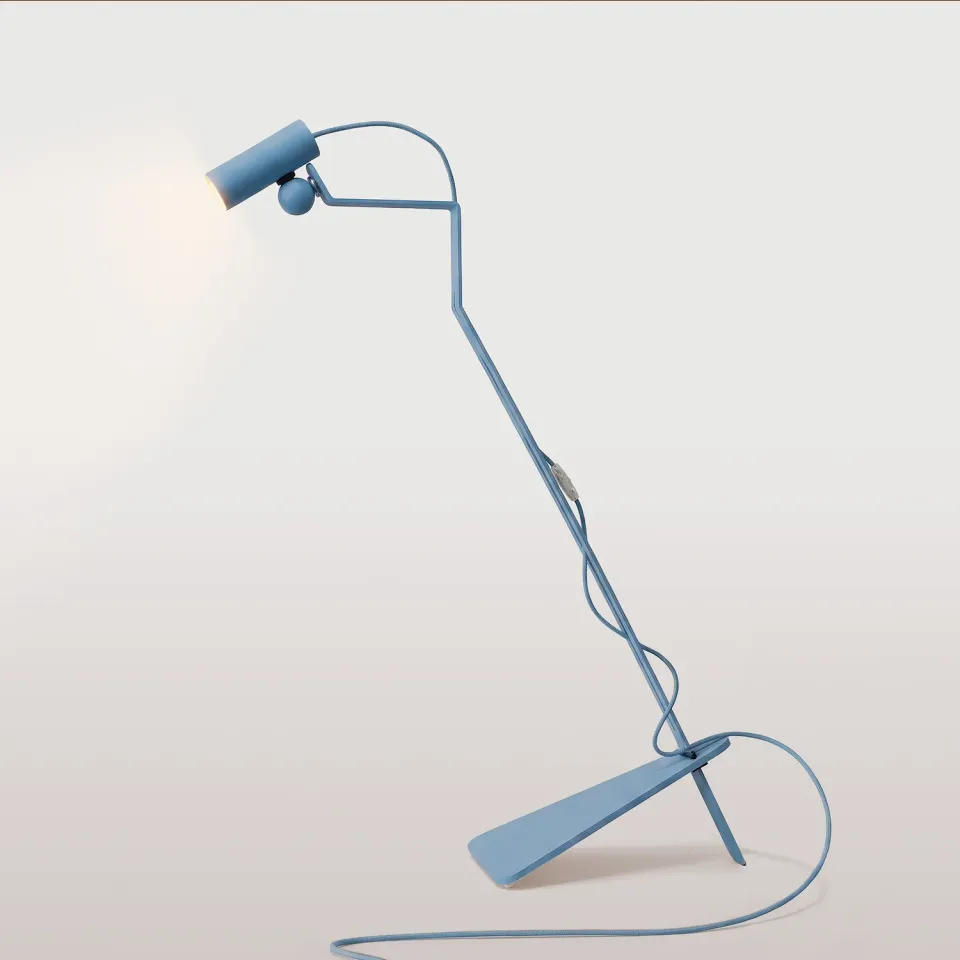 Creative Cables Mario Tubo lampada da terra blu orientabile con lampadina