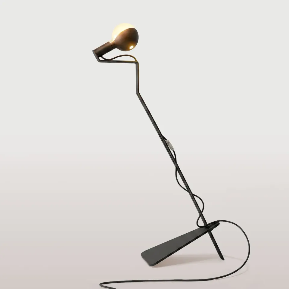Creative Cables Mario Talia piantana nera con LED G125