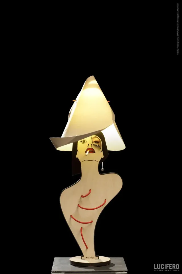 Lucifero Upset Anika lampada da tavolo legno 38x88 cm